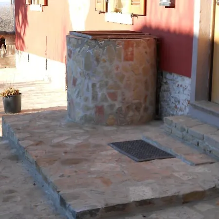 مزرعة للإقامة Agriturismo Schlin